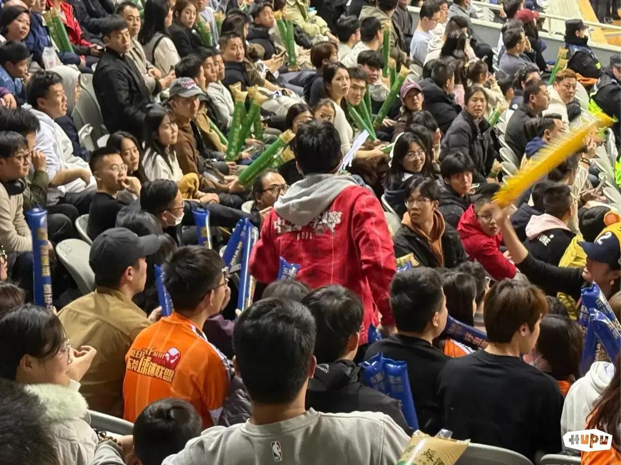 一场激动人心的比赛中情绪高涨
