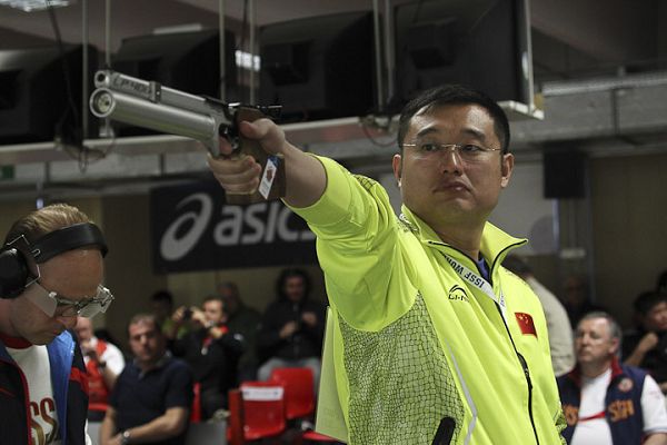 马来西亚射击选手力压群雄，夺冠
