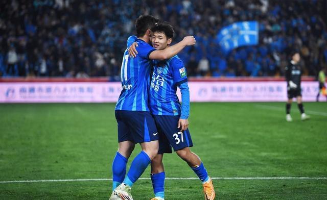 国内足球联赛引爆热议,裁判争议不断 国内足球联赛引爆热议,裁判争议不断