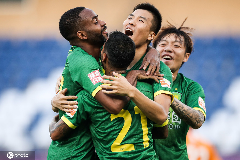 强强对话,场上对抗激烈,胜负难料 强强对话,场上对抗激烈,胜负难料