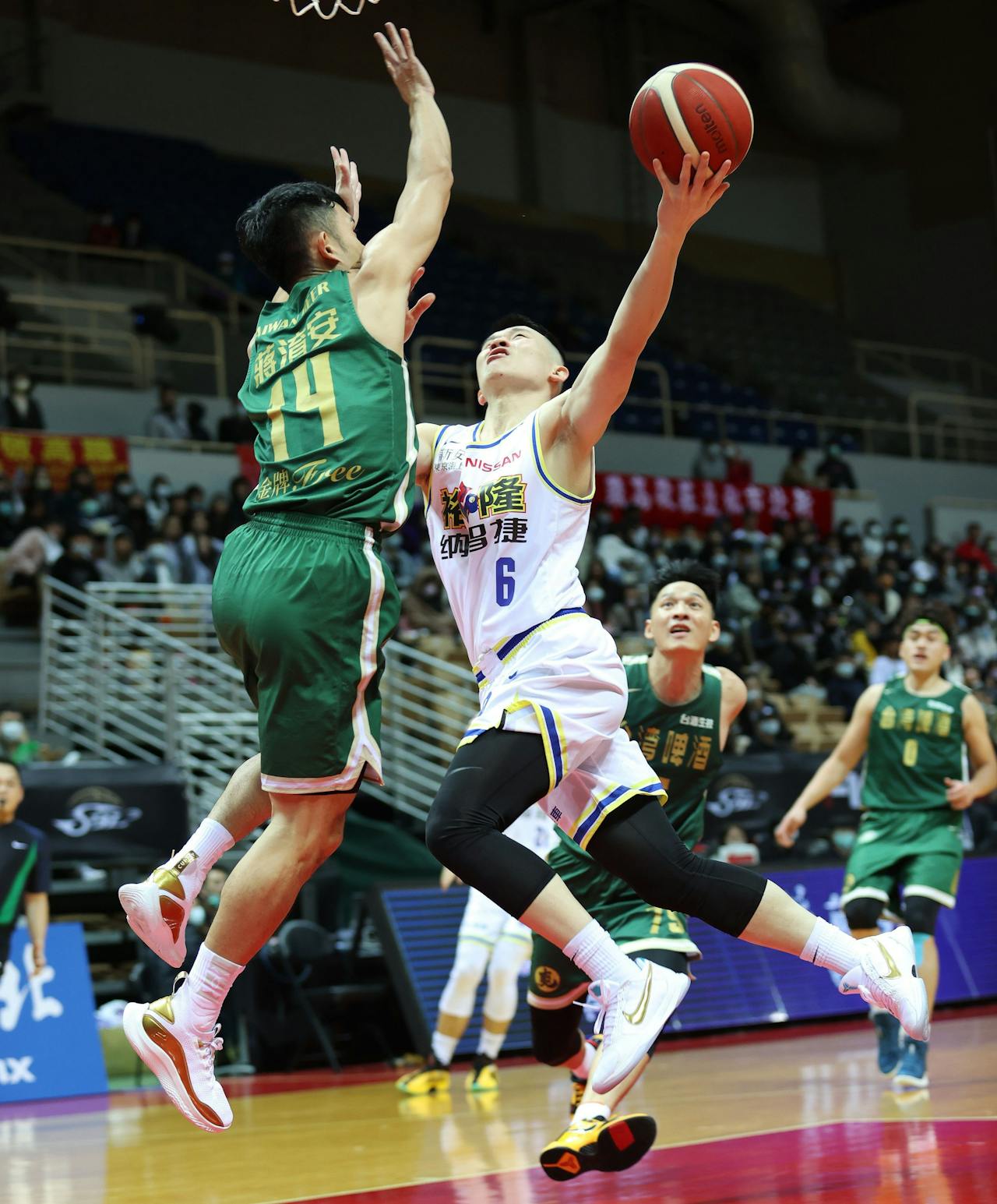 开云体育官方网站-湖南隆裕男篮壮烈作战，险胜对手成功晋级