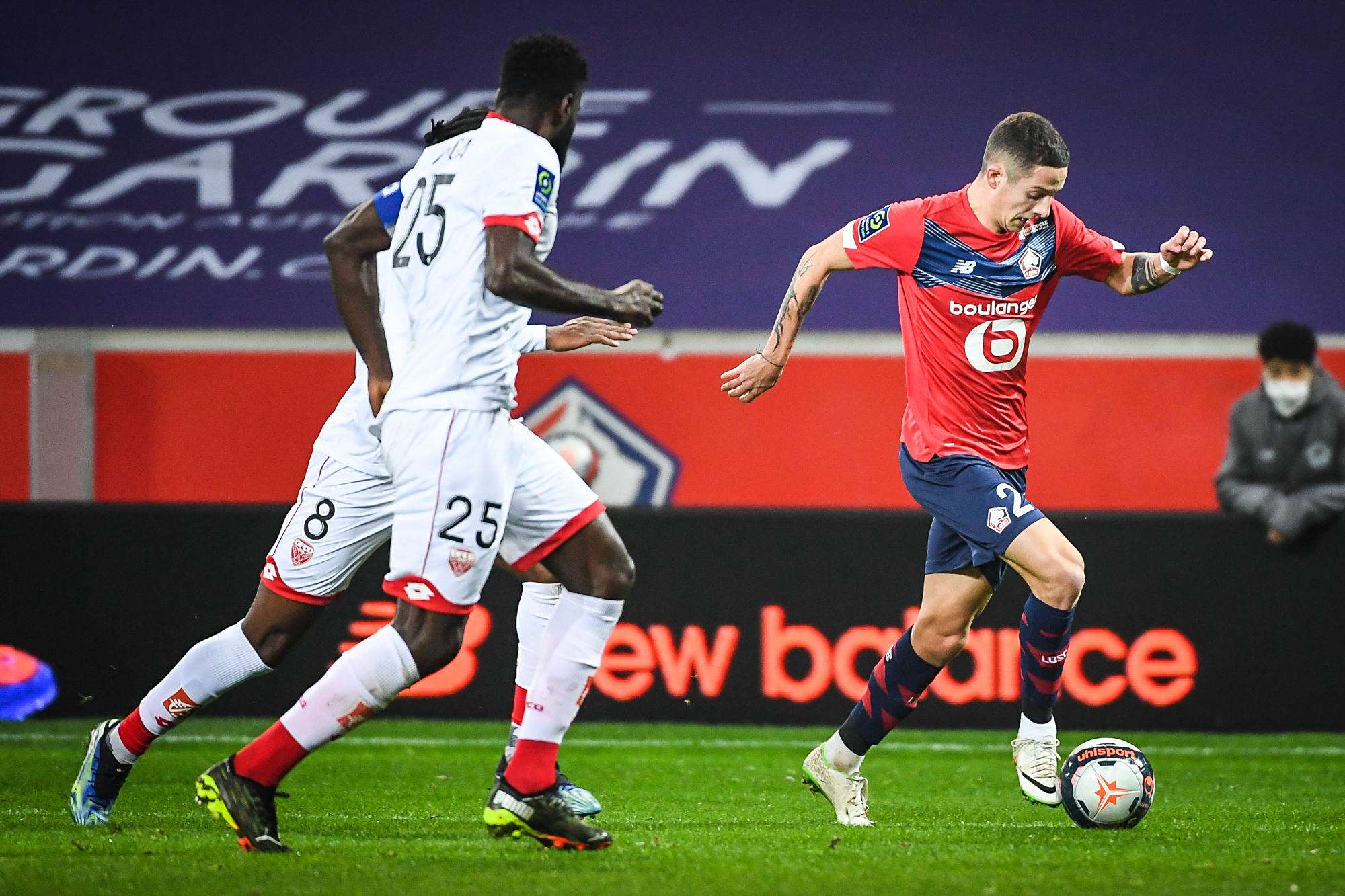 开云体育下载-欧洲足球赛事中的激情迸发，豪强对话