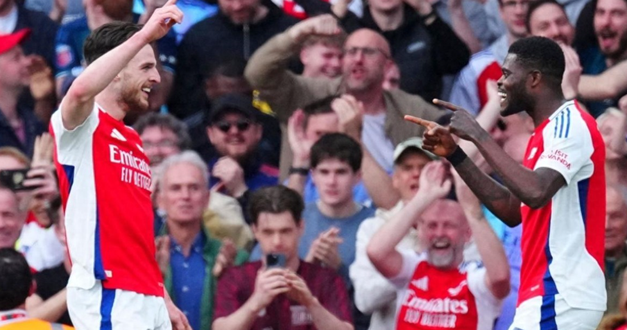 包含曼联惨遭绝平，客场与水晶宫握手言和的词条