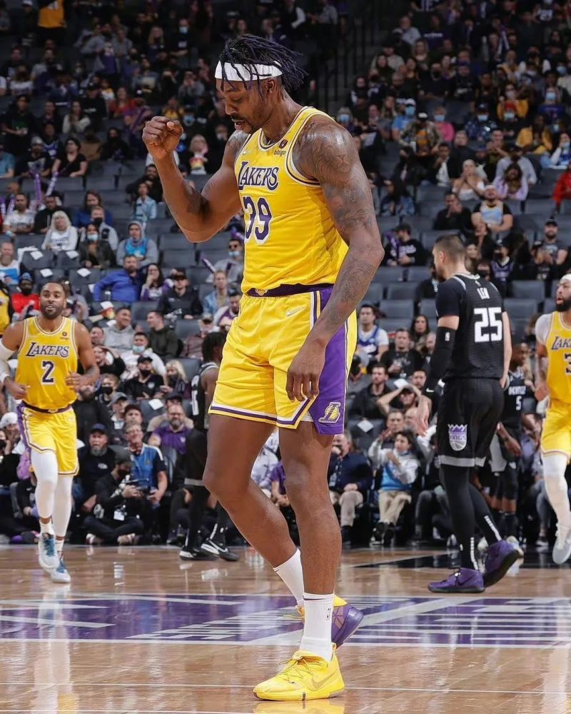 湖人主帅沃格尔感染新冠病毒，暂时离队