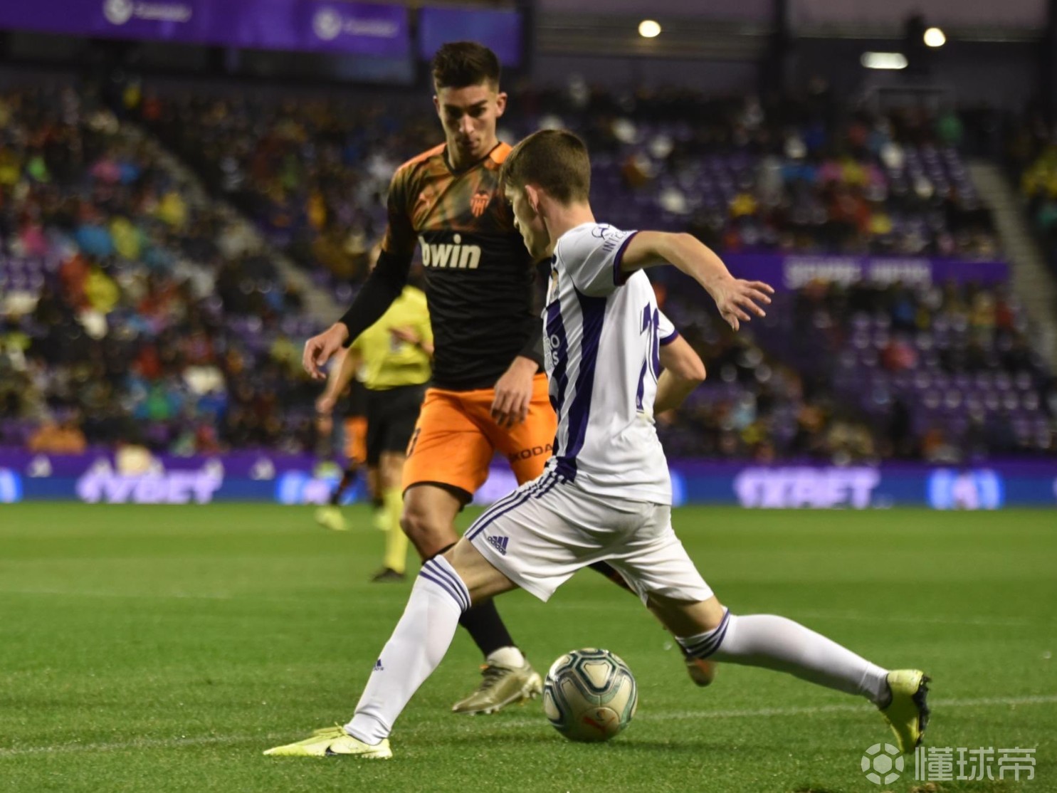 开云体育APP下载-瓦伦西亚艰难逼平，赫塔费一举逐冠之路