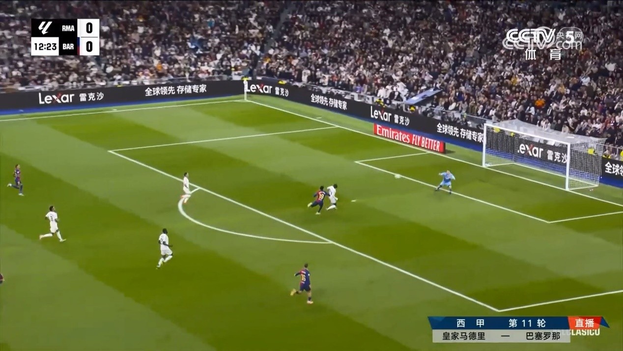 西甲联赛：巴塞罗那主场击败皇家马德里