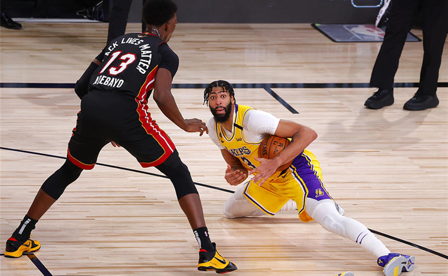 开云官网-TL险胜LGD，Xiaohu打出惊人五杀焦点之战全球总决赛，点燃全场激情