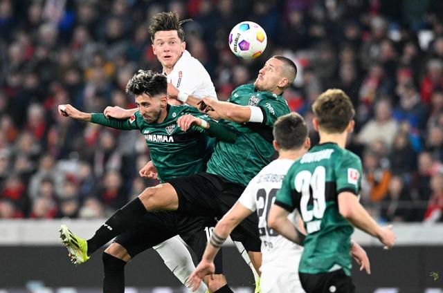 开云体育app-包含弗赖堡球员归队风波，影响球队士气的词条