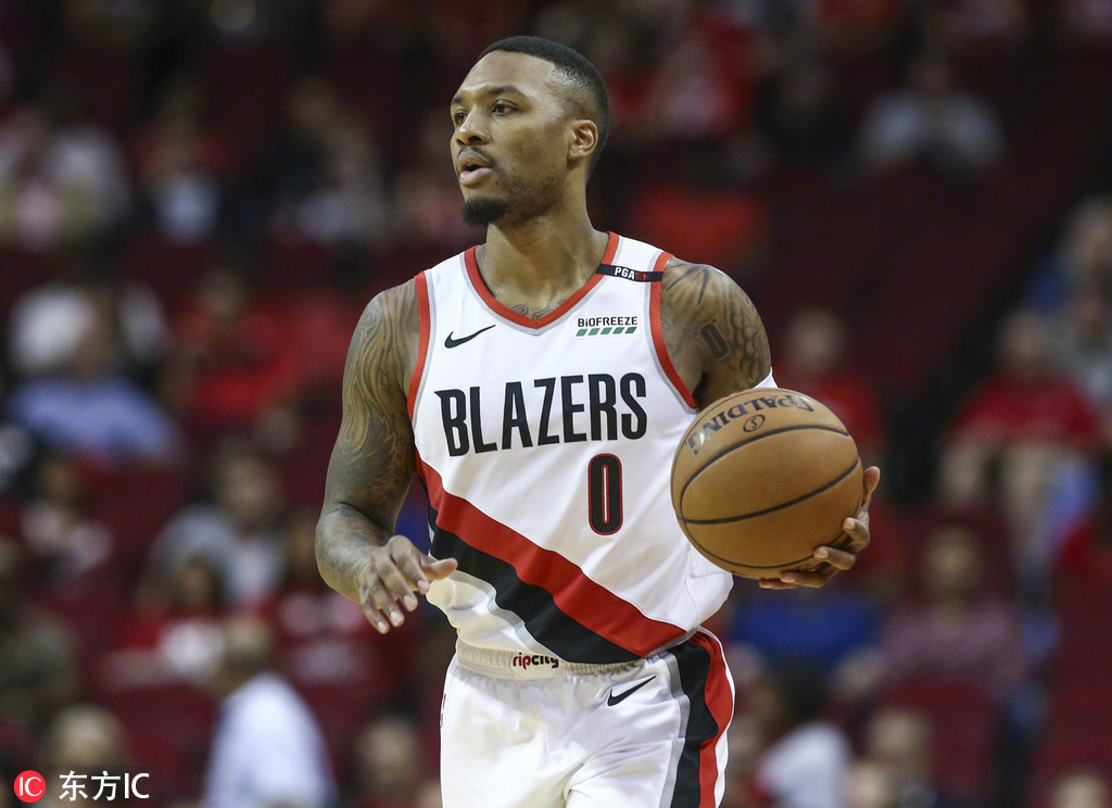 开云体育官方网站-开拓者客场胜马刺，利拉德发挥出色攻下25分