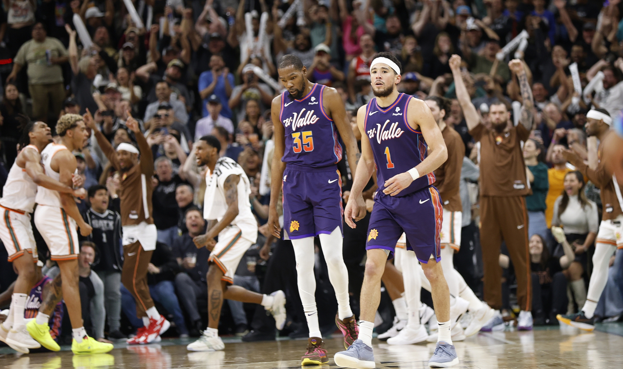 开拓者客场胜马刺,利拉德发挥出色攻下25分 开拓者客场胜马刺,利拉德发挥出色攻下25分