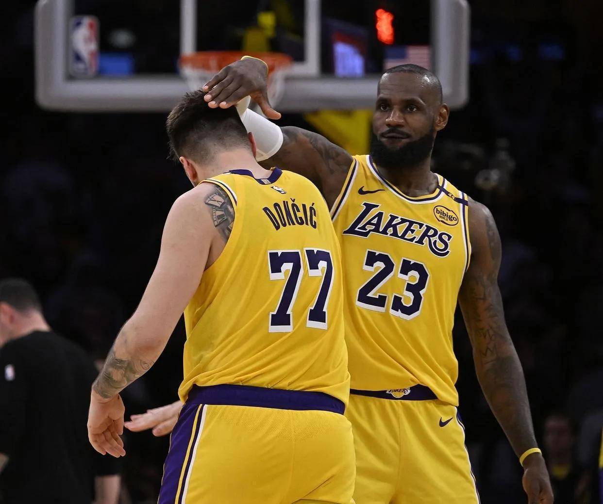 开云体育APP下载-湖人队力克快船队，晋级总决赛