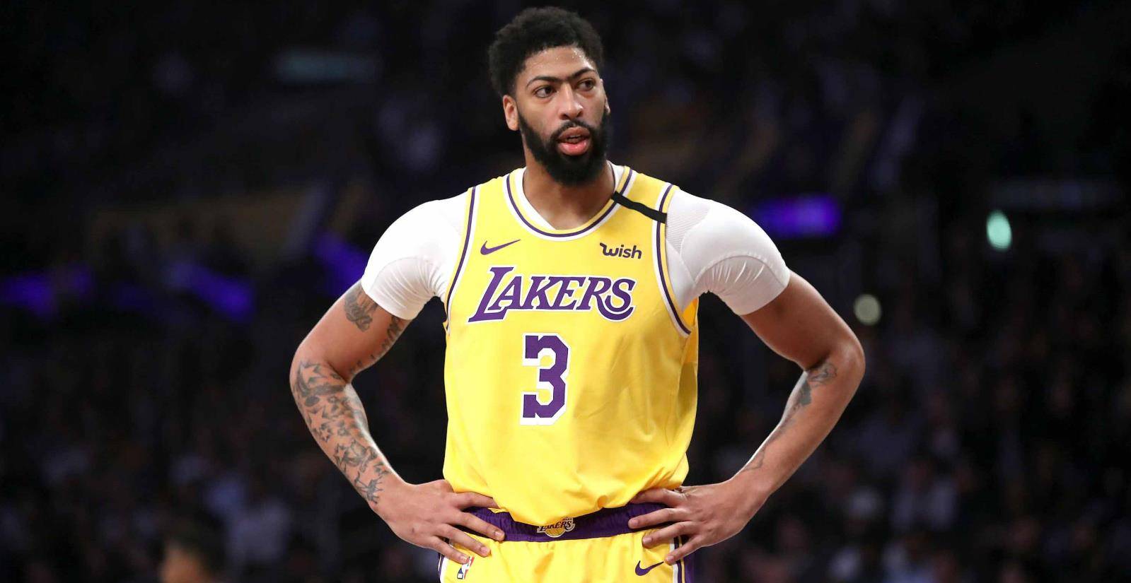 西席主场告负:巴恩斯领军全明星助阵球队遭遇失利 西席主场告负:巴恩斯领军全明星助阵球队遭遇失利