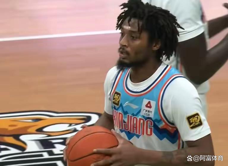 新疆男篮主场惨败，球迷纷纷表示失望的简单介绍