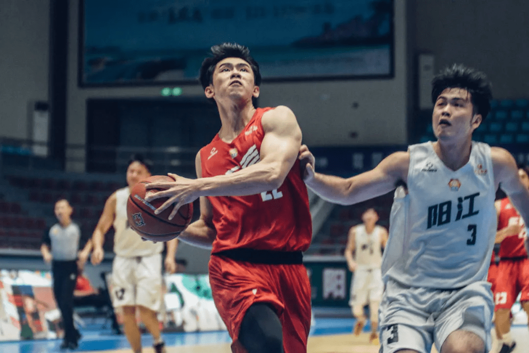 斯洛伐克队奋起直追，成功挺进欧锦赛8强