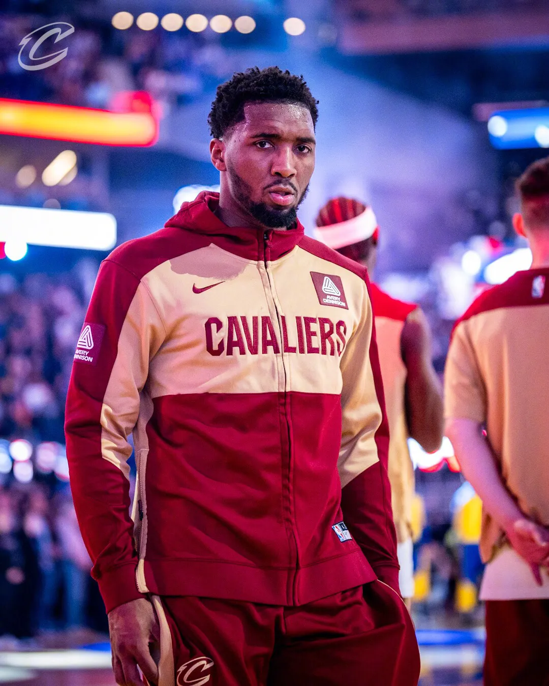 雷霆轻取上海队,米切尔点燃赛场 雷霆轻取上海队,米切尔点燃赛场