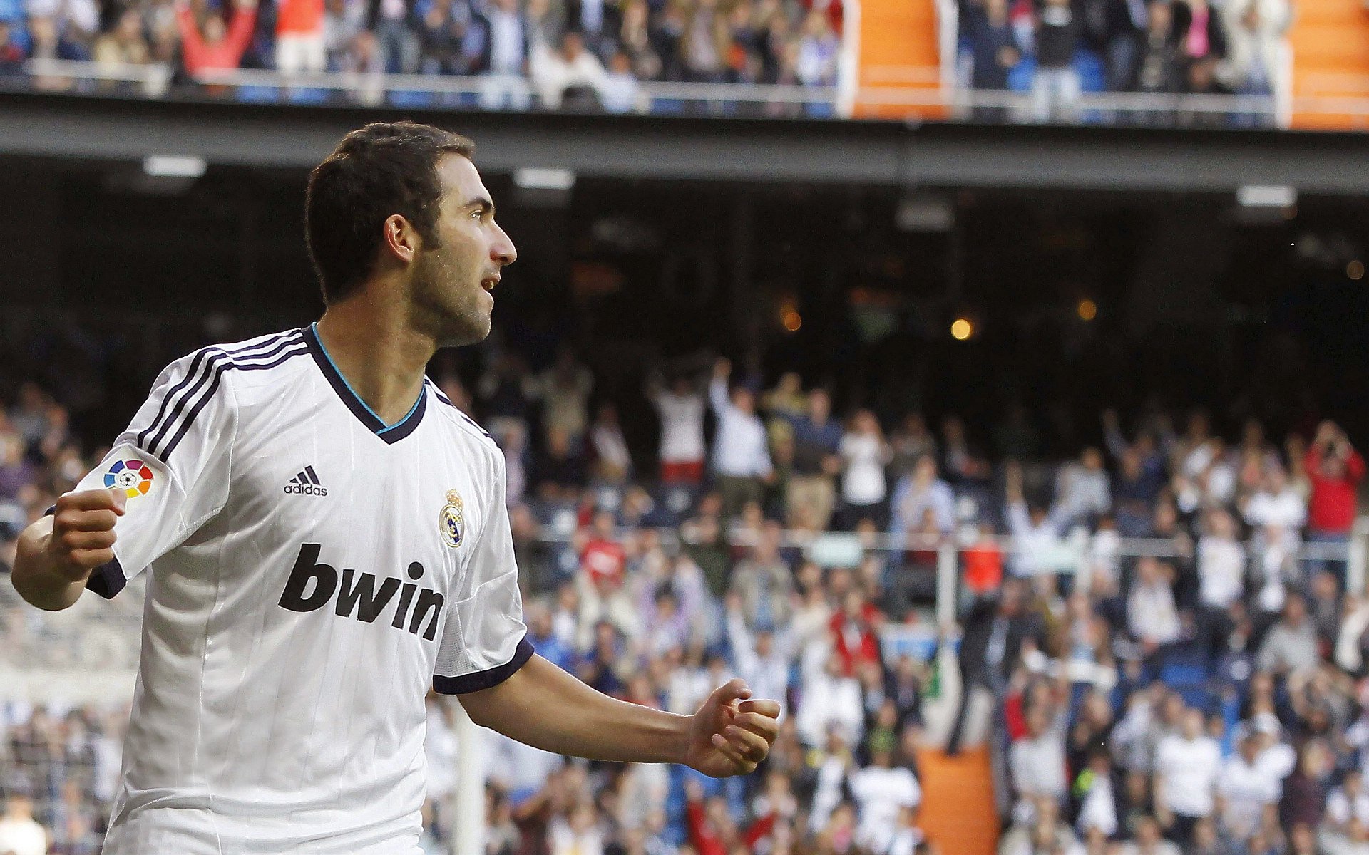 银色风暴,当卡迪夫化身赛车直道,威尔士用F1战术绝对压制克罗地亚