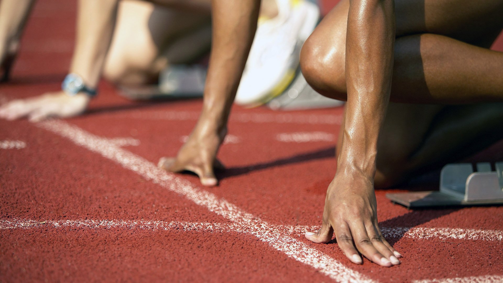 银箭的完胜与红牛的烟火，维斯塔潘意外点燃赛场